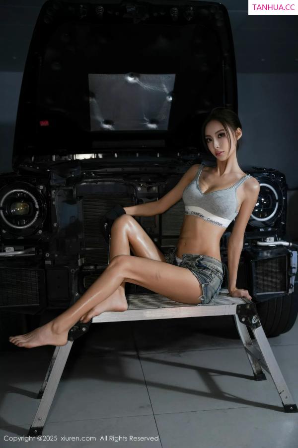   [XiuRen]高清写真图 2025.10.21 No.10894 Lingyu69 汽车修理工第41张图片